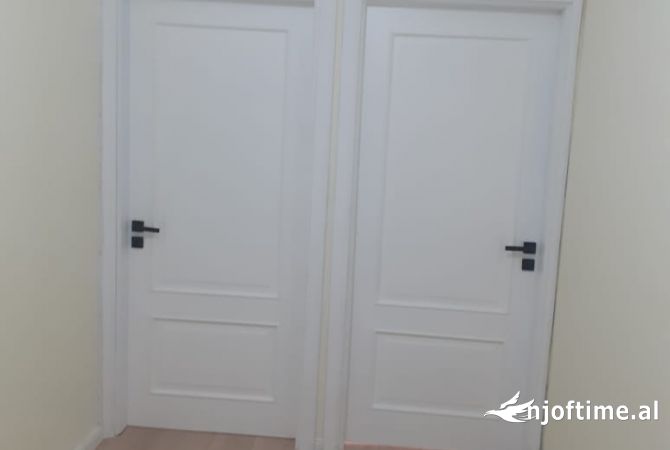 Shtepi ne shitje Apartament ne Tirane, 1+1, Mobilimi Bosh, pa mobiluar, Pagesa 78,000  Euro.