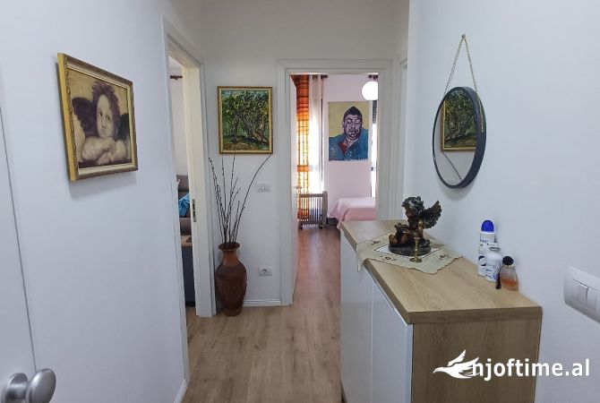 Shtepi ne shitje Apartament ne Tirane, 2+1, Mobilimi E mobiluar, Pagesa 145,000  Euro.