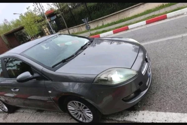 Makina ne shitje ne Tirane - 3,000 Euro