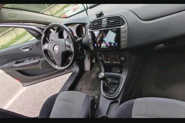 Makina ne shitje ne Tirane - 3,000 Euro