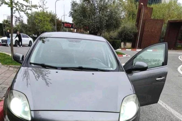 Makina ne shitje ne Tirane - 3,000 Euro