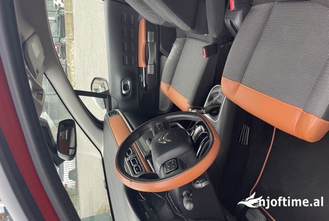 Makina ne shitje ne Tirane - 10,500 Euro