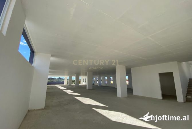 Ambient biznesi me qera 4+1 ne Durres - 6,000 Euro