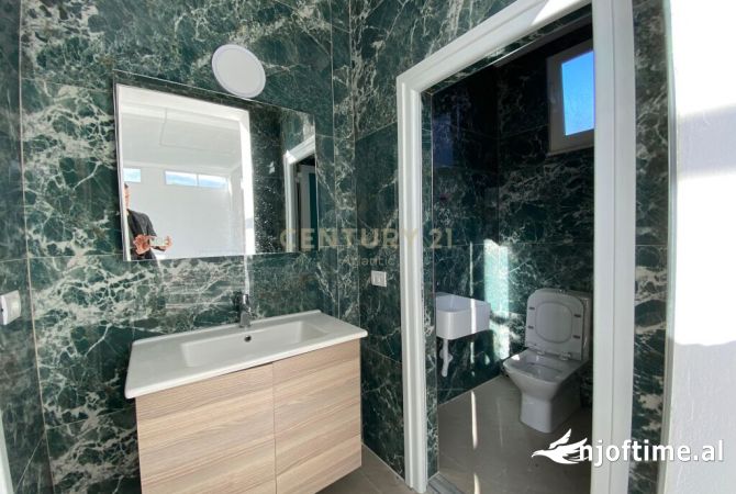 Ambient biznesi me qera 4+1 ne Durres - 6,000 Euro