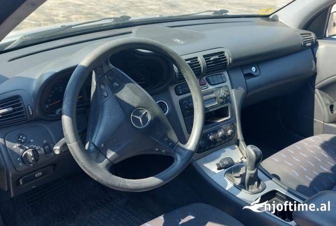 Makina ne shitje ne Tirane - 2,400 Euro