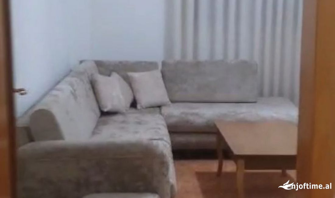 Shtepi me qera Apartament ne Tirane, 2+1, Mobilimi E mobiluar, Pagesa 550  Euro.