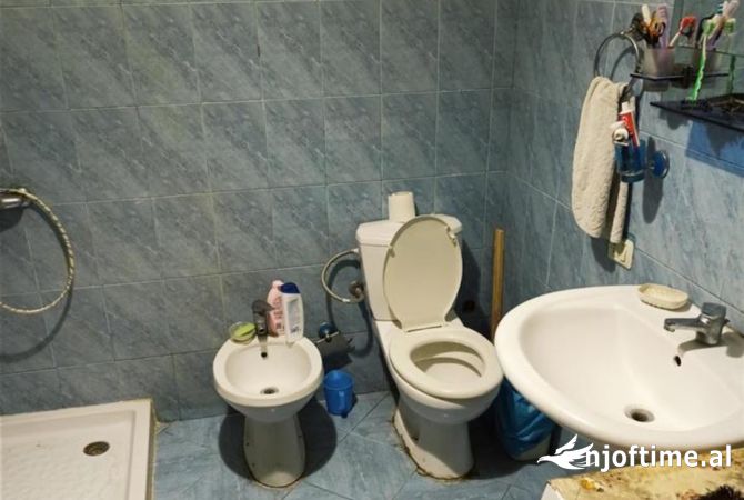 Shtepi ne shitje Apartament ne Tirane, 2+1, Mobilimi Pjeserisht e mobiluar, Pagesa 110,000  Euro.