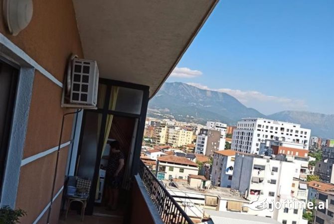 Shtepi ne shitje Apartament ne Tirane, 2+1, Mobilimi Pjeserisht e mobiluar, Pagesa 110,000  Euro.