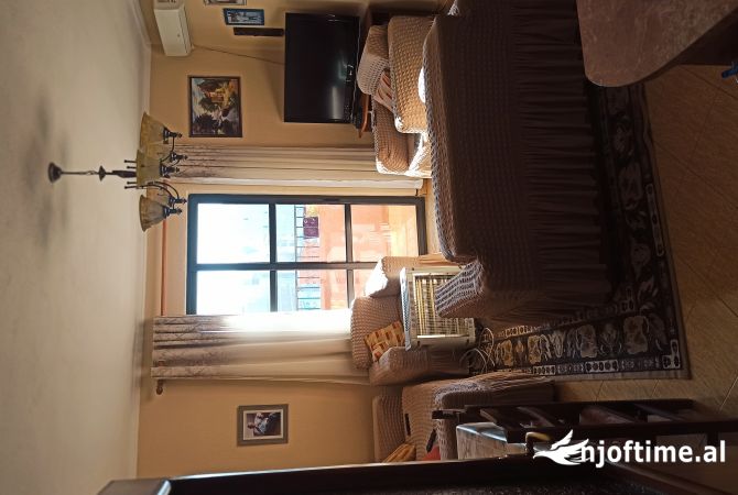 Shtepi ne shitje Apartament ne Tirane, 2+1, Mobilimi Pjeserisht e mobiluar, Pagesa 110,000  Euro.