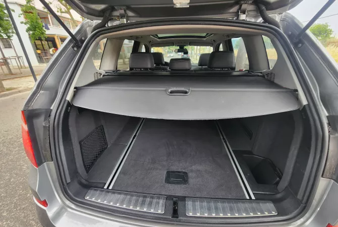 Makina ne shitje ne Tirane, BMW, 2013 Diesel,Kambio Automatik Pagesa 10,500  Euro.