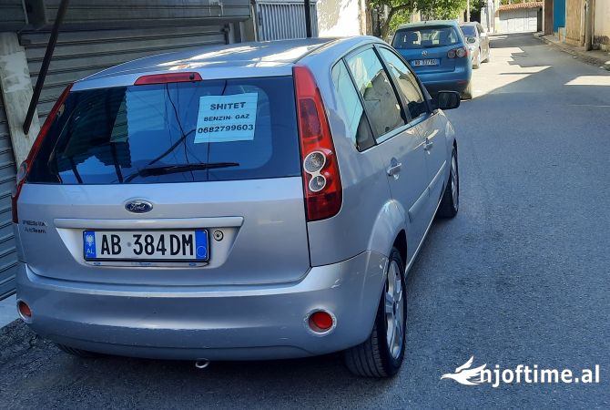 Makina ne shitje  ne Elbasan - 300,000 Leke