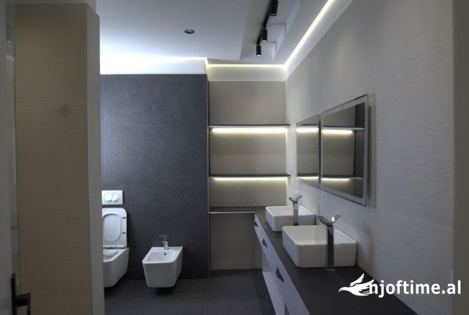 Shtepi me qera 7+1 ne Tirane - 3,000 Euro