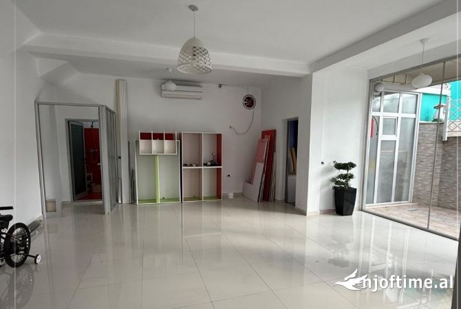 Ambient biznesi me qera 1+1 ne Tirane - 700 Euro