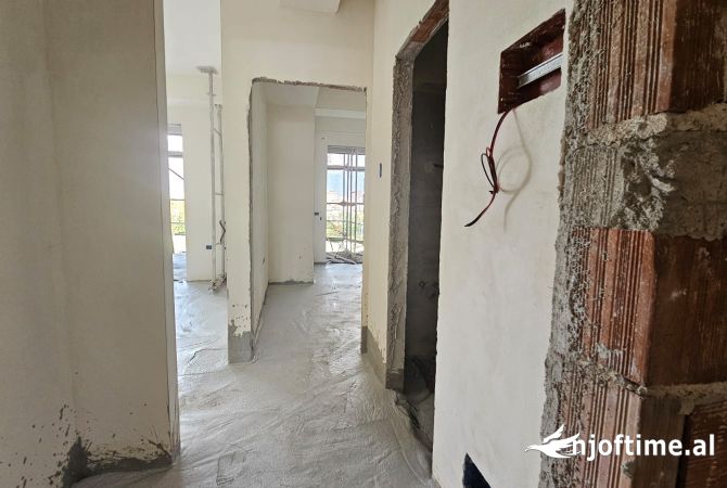 Shtepi ne shitje Apartament ne Tirane, 1+1, Mobilimi Bosh, pa mobiluar, Pagesa 110,700  Euro.