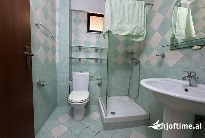 Shtepi ne shitje Apartament ne Tirane, 3+1, Mobilimi Bosh, pa mobiluar, Pagesa 320,000  Euro.