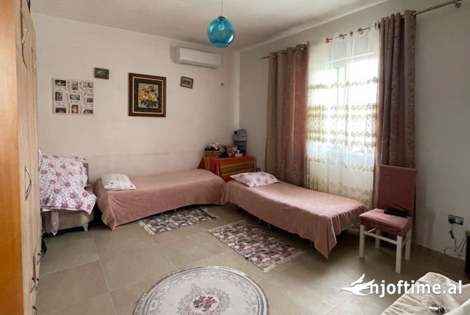 Shtepi ne shitje Shtepi Private ne Tirane, 2+1, Mobilimi E mobiluar, Pagesa 125,000  Euro.