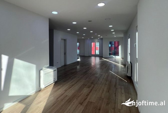 Ambient biznesi me qera 3+1 ne Tirane - 2,300 Euro
