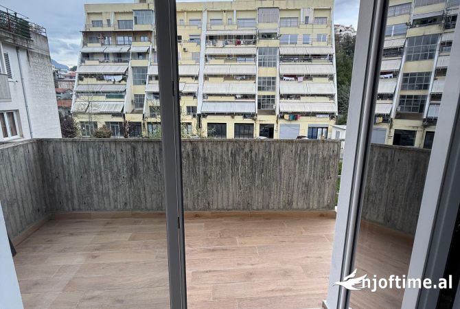 Shtepi ne shitje Apartament ne Tirane, 2+1, Mobilimi E mobiluar, Pagesa 135,000  Euro.