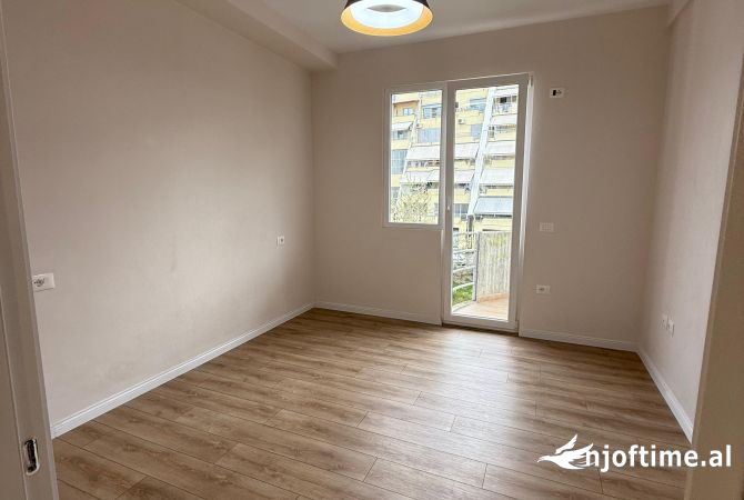 Shtepi ne shitje Apartament ne Tirane, 2+1, Mobilimi E mobiluar, Pagesa 135,000  Euro.