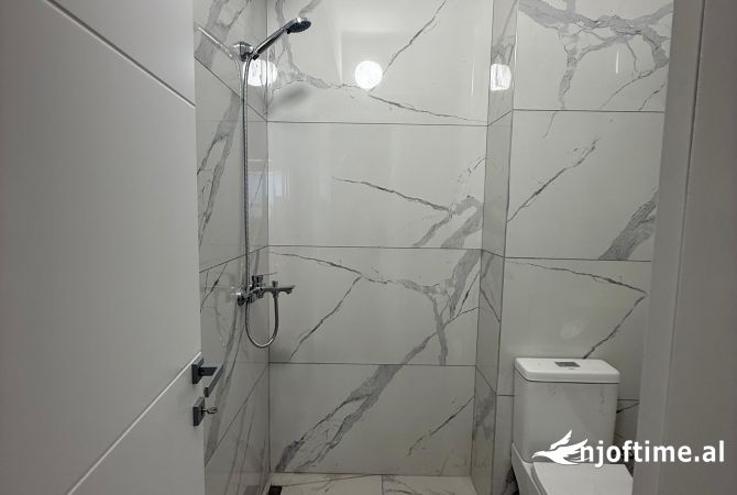 Shtepi ne shitje Apartament ne Tirane, 2+1, Mobilimi E mobiluar, Pagesa 135,000  Euro.