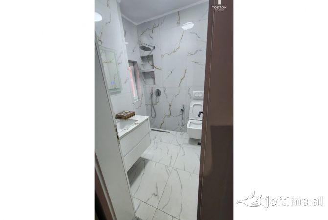 Shtepi me qera 2+1 ne Tirane - 750 Euro