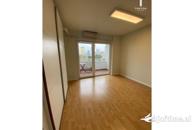 Ambient biznesi me qera 3+1 ne Tirane - 1,200 Euro