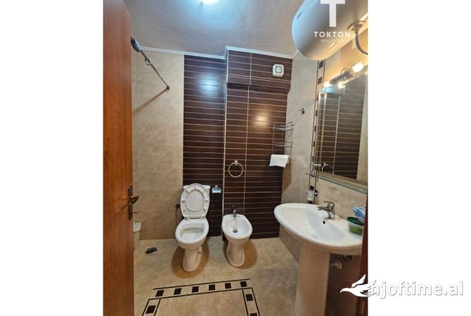 Ambient biznesi me qera 3+1 ne Tirane - 1,200 Euro