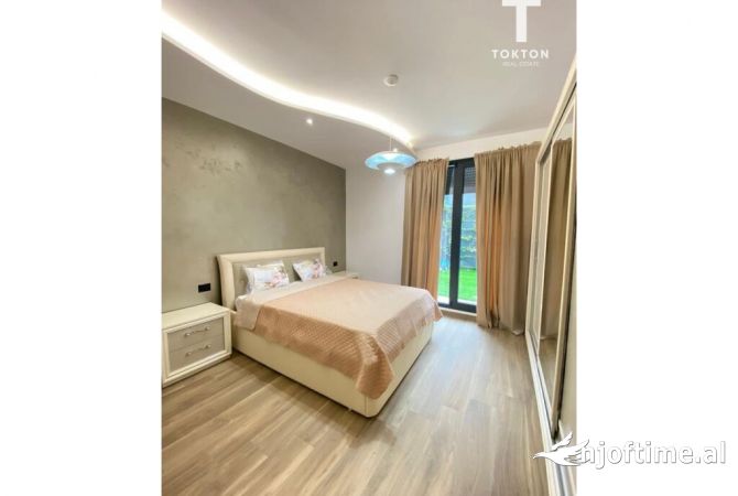 Shtepi me qera Vila Luksoze ne Tirane, 2+1, Mobilimi E mobiluar, Pagesa 1,700  Euro.