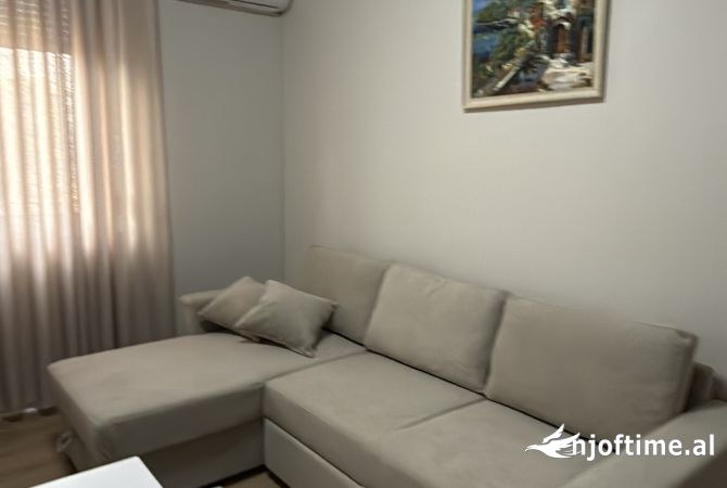 Shtepi me qera Apartament ne Tirane, 2+1, Mobilimi E mobiluar, Pagesa 700  Euro.