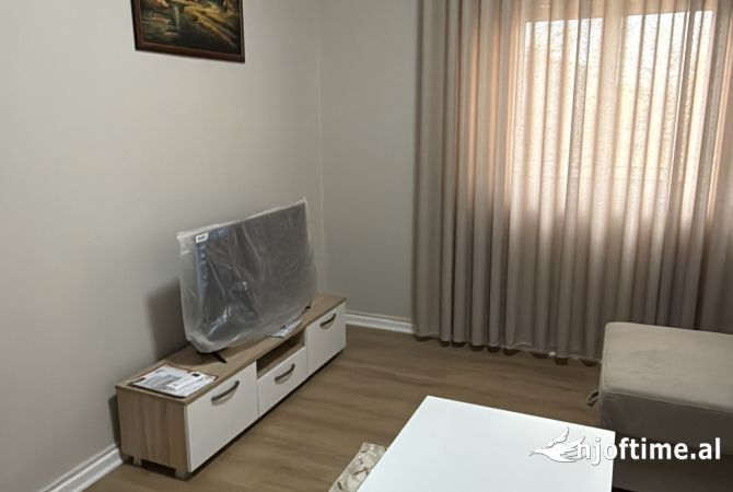 Shtepi me qera Apartament ne Tirane, 2+1, Mobilimi E mobiluar, Pagesa 700  Euro.