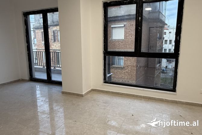Ambient biznesi me qera 1+1 ne Tirane - 800 Euro