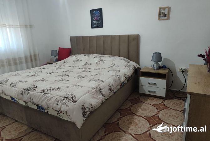 Shtepi ne shitje Apartament ne Tirane, 2+1, Mobilimi E mobiluar, Pagesa 110,099  Euro.