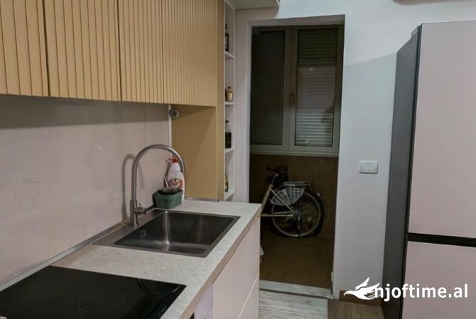Shtepi ne shitje Apartament ne Tirane, 1+1, Mobilimi E mobiluar, Pagesa 149,998  Euro.