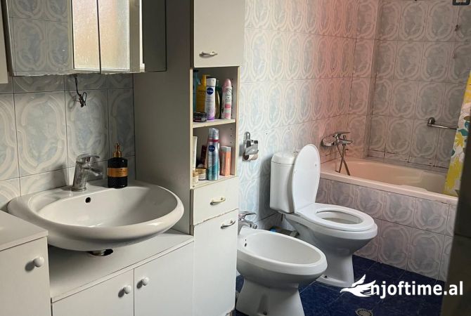 Shtepi me qera Apartament ne Tirane, 3+1, Mobilimi E mobiluar, Pagesa 501  Euro.