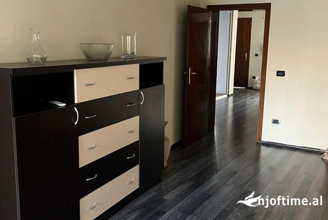 Shtepi me qera Apartament ne Tirane, 3+1, Mobilimi E mobiluar, Pagesa 501  Euro.