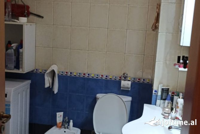 Shtepi ne shitje Apartament ne Tirane, 1+1, Mobilimi E mobiluar, Pagesa 159,971  Euro.
