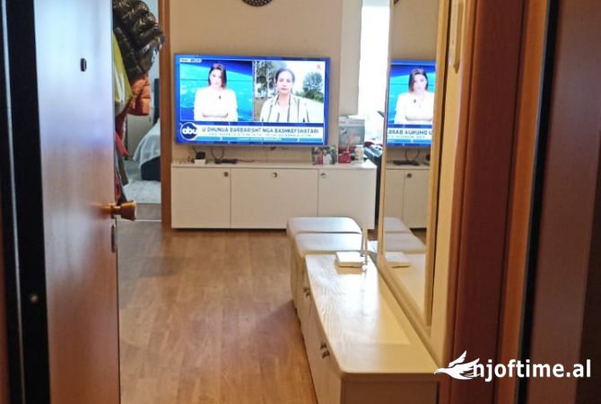 Shtepi ne shitje Apartament ne Tirane, 1+1, Mobilimi E mobiluar, Pagesa 159,971  Euro.