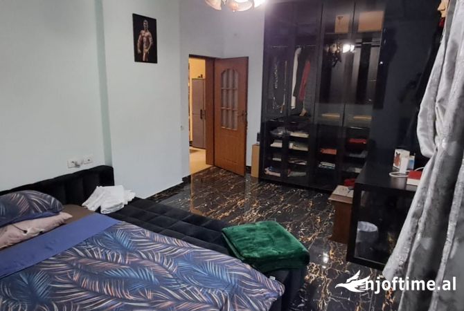 Shtepi me qera Apartament ne Tirane, 3+1, Mobilimi E mobiluar, Pagesa 650  Euro.