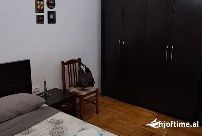 Shtepi me qera Apartament ne Tirane, 3+1, Mobilimi E mobiluar, Pagesa 650  Euro.
