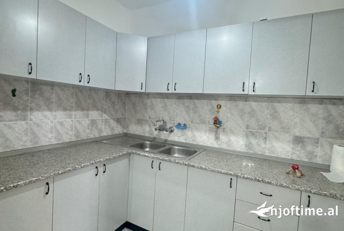 Shtepi ne shitje Apartament ne Tirane, 2+1, Mobilimi Bosh, pa mobiluar, Pagesa 99,997  Euro.