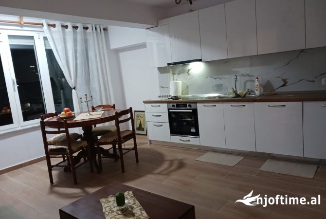 Shtepi me qera Apartament ne Tirane, 1+1, Mobilimi E mobiluar, Pagesa 549  Euro.