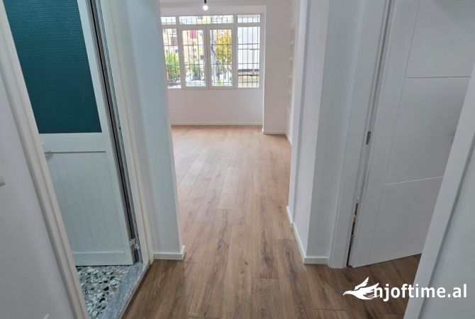 Shtepi ne shitje Apartament ne Tirane, 2+1, Mobilimi Bosh, pa mobiluar, Pagesa 119,999  Euro.