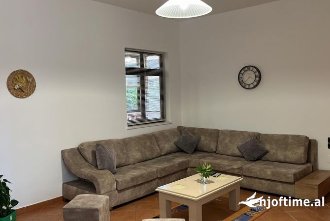 Shtepi me qera Apartament ne Tirane, 2+1, Mobilimi E mobiluar, Pagesa 499  Euro.