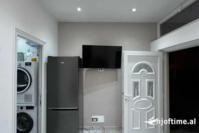 Shtepi me qera Apartament ne Tirane, 1+1, Mobilimi E mobiluar, Pagesa 499  Euro.