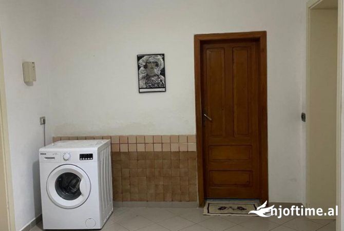 Shtepi me qera Apartament ne Tirane, 2+1, Mobilimi E mobiluar, Pagesa 399  Euro.