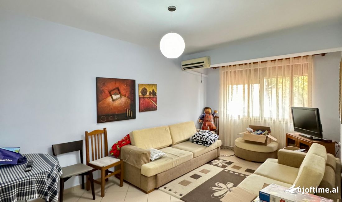 Shtepi ne shitje Apartament ne Tirane, 1+1, Mobilimi E mobiluar, Pagesa 86,900  Euro.