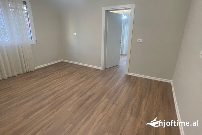 Shtepi ne shitje Apartament ne Tirane, 1+1, Mobilimi Bosh, pa mobiluar, Pagesa 125,006  Euro.