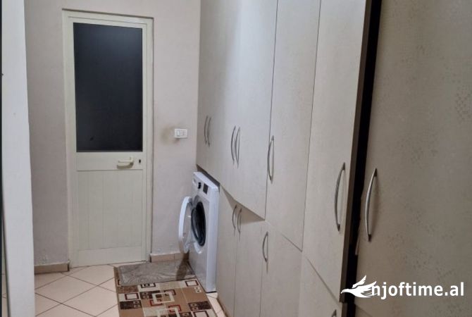 Shtepi ne shitje Apartament ne Tirane, 1+1, Mobilimi E mobiluar, Pagesa 118,989  Euro.