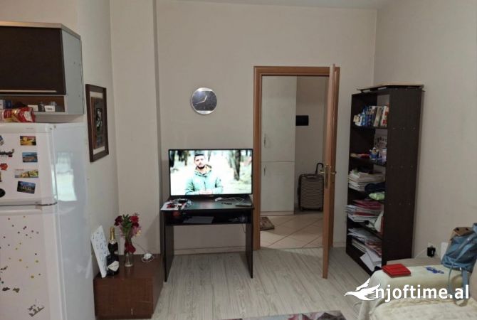 Shtepi ne shitje Apartament ne Tirane, 1+1, Mobilimi E mobiluar, Pagesa 118,989  Euro.
