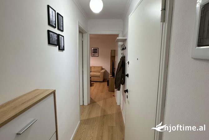 Shtepi me qera Apartament ne Tirane, 1+1, Mobilimi E mobiluar, Pagesa 589  Euro.